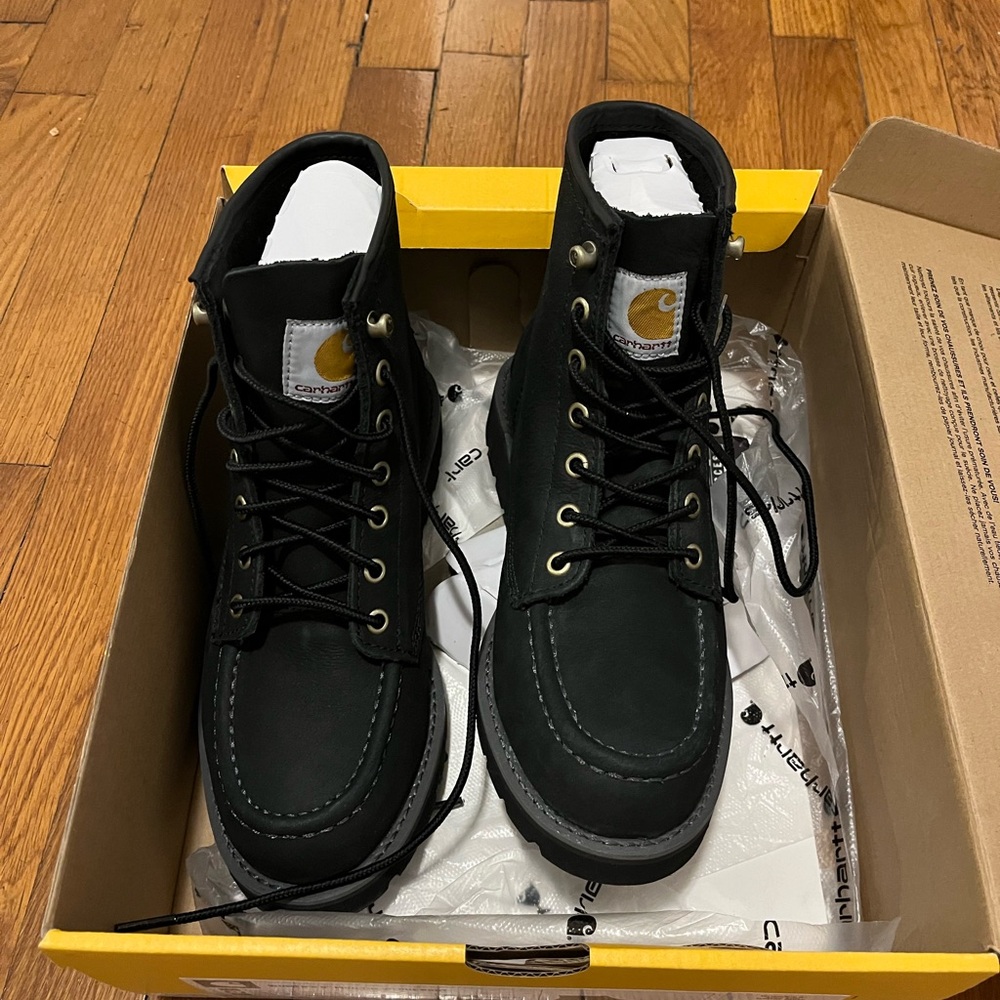 Carhartt Women’s Black Lace-Up Boots (8)